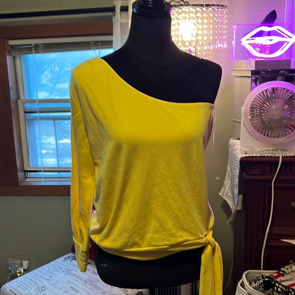 Cute one shoulder top